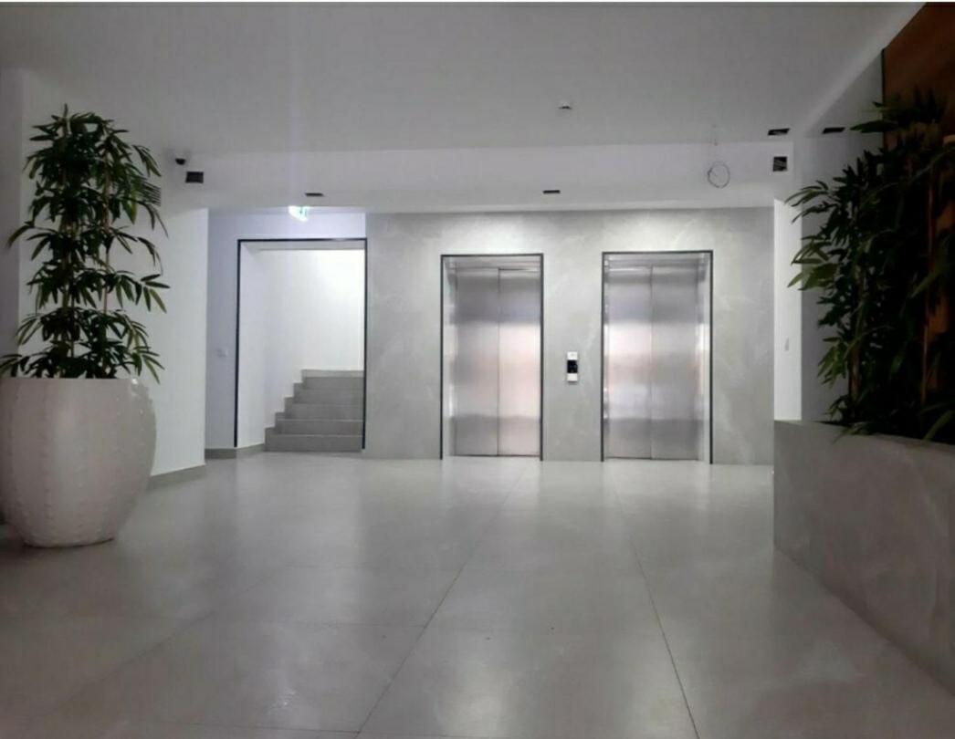 Mia Plus!! Self Check-In!! Bukarest Exterior foto